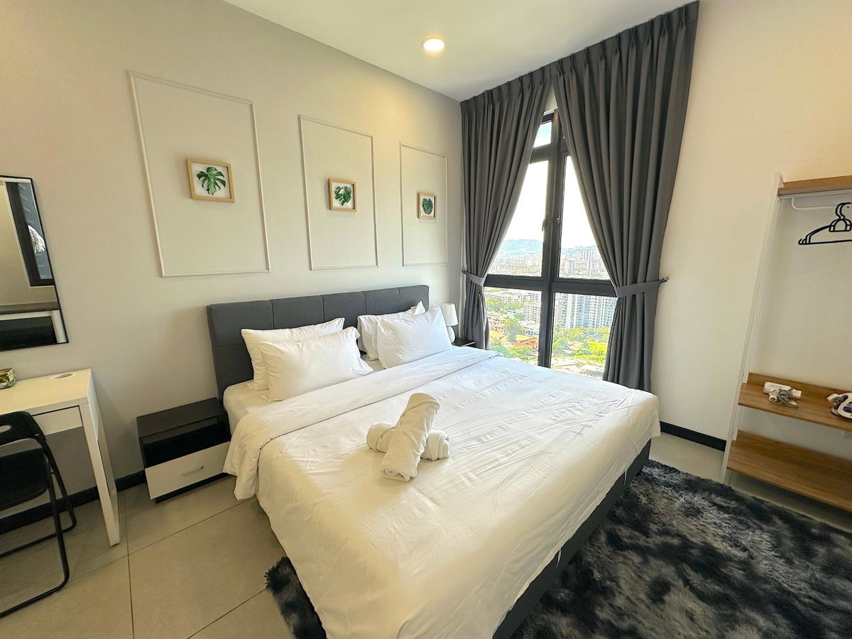 Neu Suites By Serenity Homes Near Gleneagles, KLCC & LRT, Malaysia