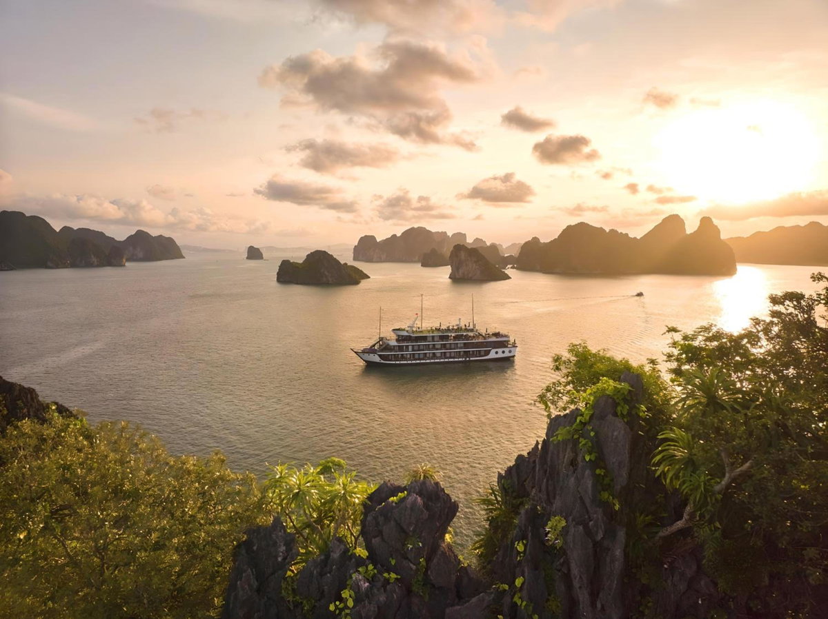 Le Journey Elegance Cruise Lan Ha Bay, Вьетнам