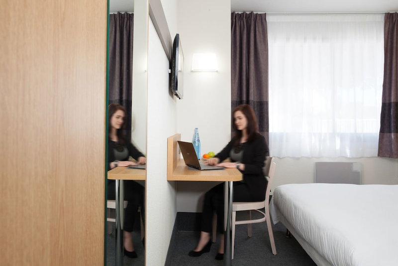 B&B HOTEL Nîmes Ville Active, Nîmes, France