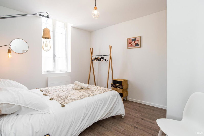 Fontaines de Valence d'Agen Centre Ville Netflix Proche Parking Gratuit, Valence, France