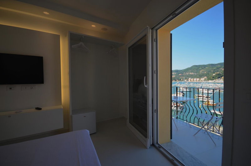 Al Molo Sea View Rooms, Lerici, Italy