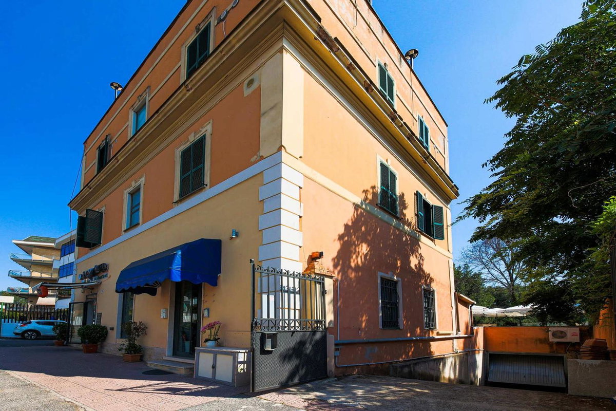 E-Room 42, Italy