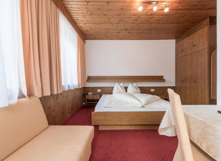 Hotel B&B Feldmessner, Brunico, Italy