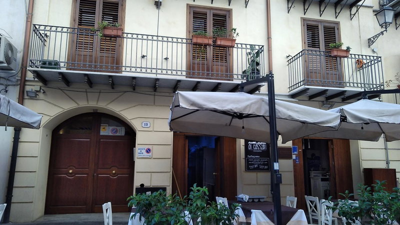 Cassari UpArtments, Palermo, Italy