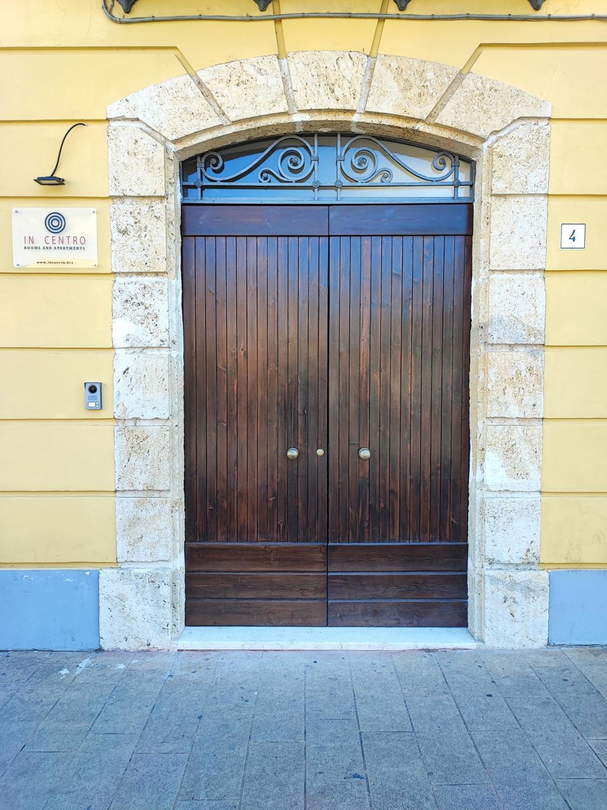 Hotel · IN CENTRO Rooms and Apartments, Isola Del Liri