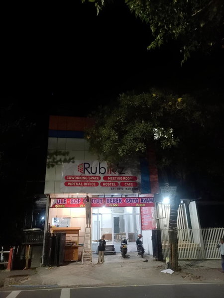 Rubikz Hostel & Cafe, Surabaya, Indonesia