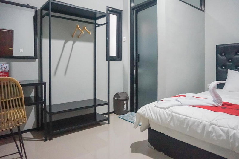 RedDoorz Plus @ Kalpataru, Rampal, Indonesia
