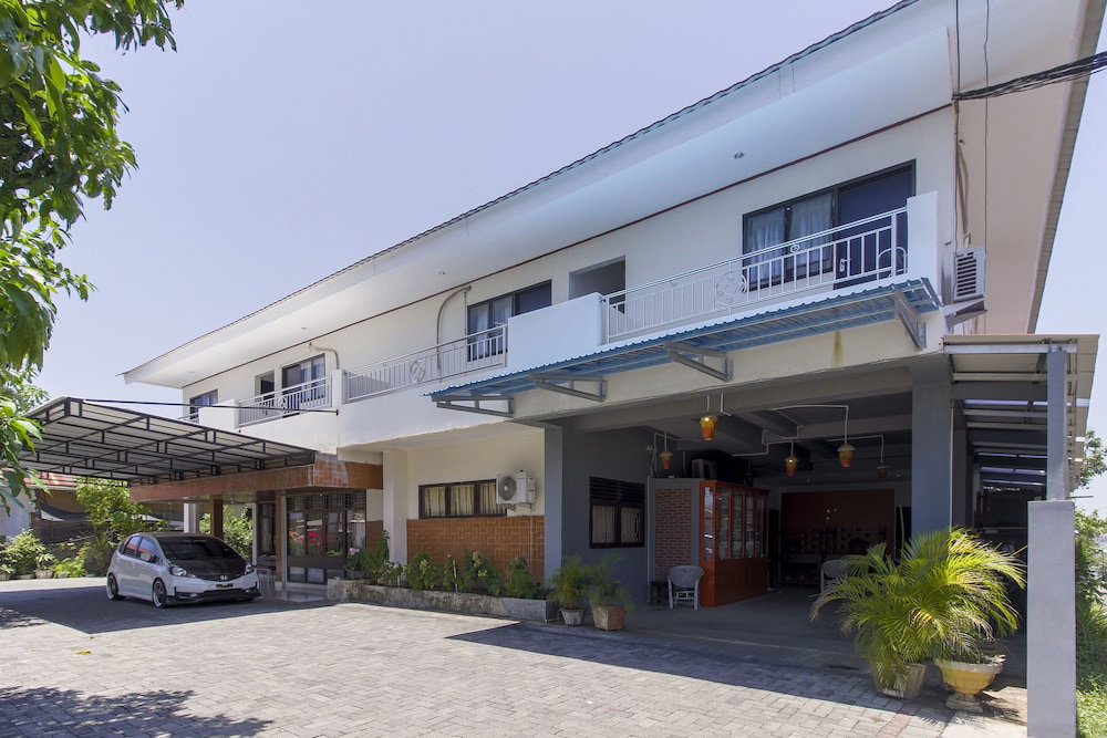 Hotel · RedDoorz near Sam Ratulangi Airport, Manado