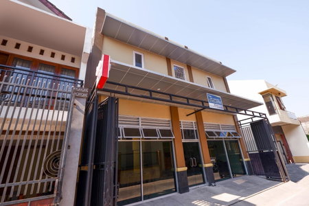 Shabrina Homestay Syariah Terminal Tirtonadi Solo RedPartner, Solo, Indonesia