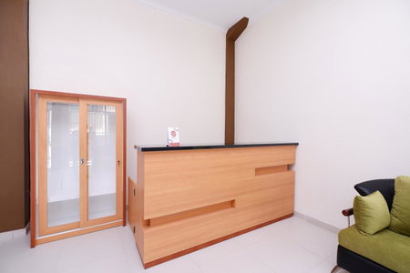 Shabrina Homestay Syariah Terminal Tirtonadi Solo RedPartner, Solo, Indonesia