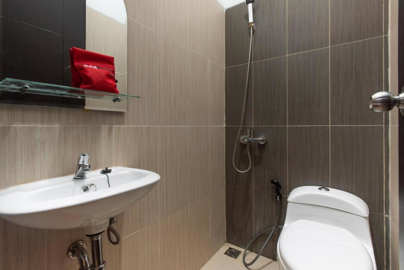 RedDoorz Plus near Trans Studio Cibubur 2, Cibubur, Indonesia