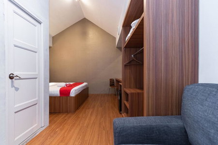 RedDoorz Premium near Centre Point Mall Medan, Medan, Indonesia