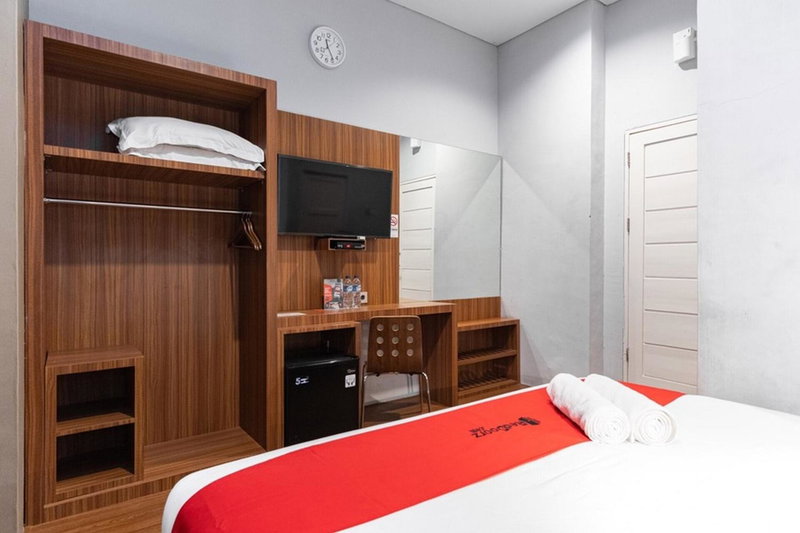 RedDoorz Premium near Centre Point Mall Medan, Medan, Indonesia