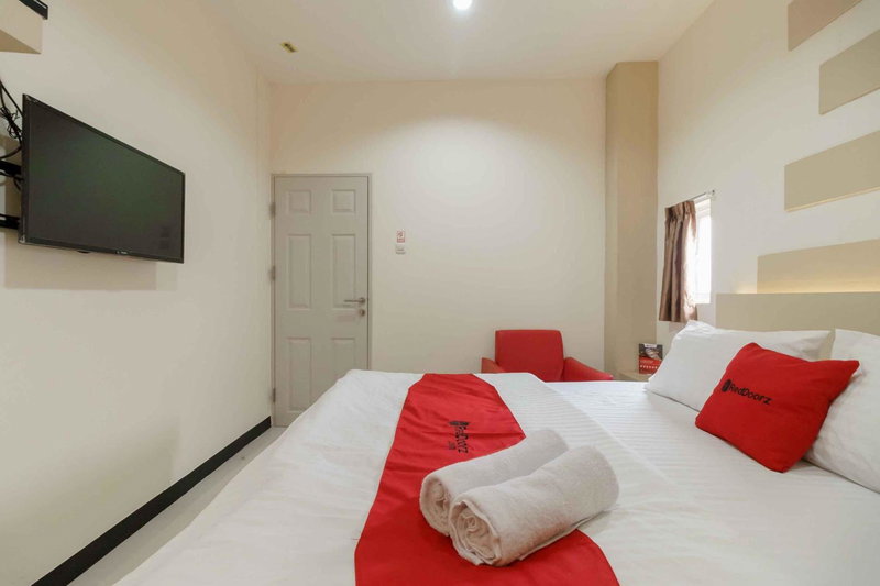 RedDoorz Plus near Millenium ICT Centre Medan 2, Pulauberayan, Indonesia