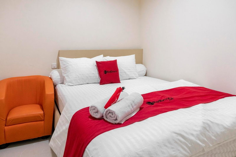 RedDoorz Plus near Millenium ICT Centre Medan 2, Pulauberayan, Indonesia