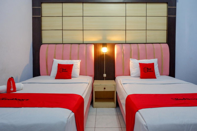 RedDoorz Plus Syariah near Stasiun Pekalongan 2, Pekalongan, Indonesia