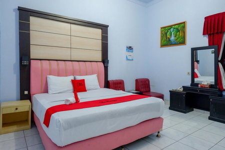RedDoorz Plus Syariah near Stasiun Pekalongan 2, Pekalongan, Indonesia