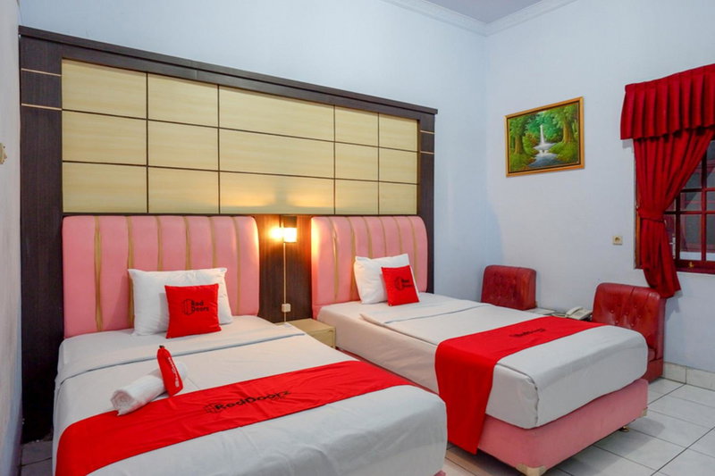 RedDoorz Plus Syariah near Stasiun Pekalongan 2, Pekalongan, Indonesia