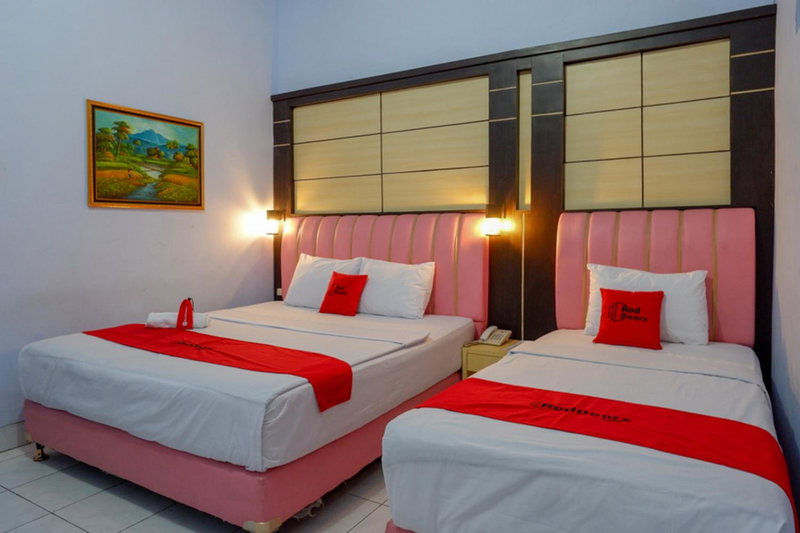 RedDoorz Plus Syariah near Stasiun Pekalongan 2, Pekalongan, Indonesia