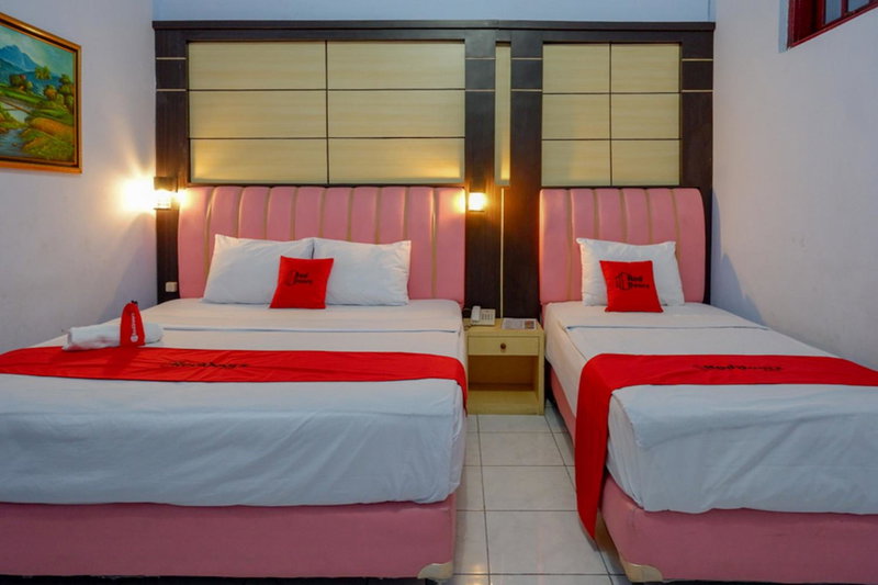 RedDoorz Plus Syariah near Stasiun Pekalongan 2, Pekalongan, Indonesia