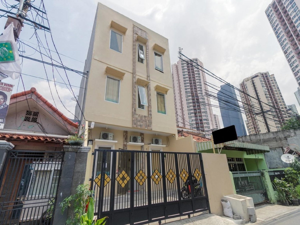 Hotel · RedDoorz Plus near Taman Rasuna Menteng, Jakarta