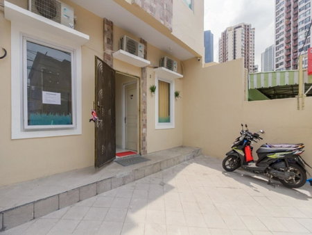 RedDoorz Plus near Taman Rasuna Menteng, Jakarta, Indonesia