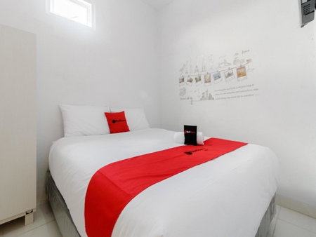RedDoorz Plus near Taman Rasuna Menteng, Jakarta, Indonesia