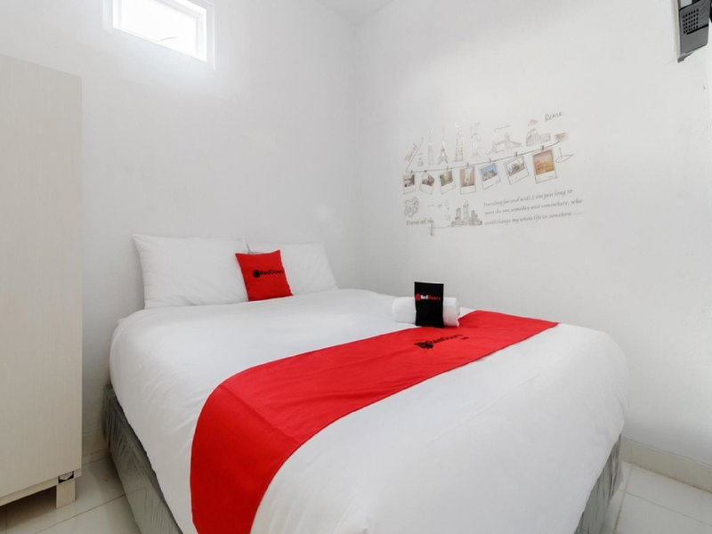 RedDoorz Plus near Taman Rasuna Menteng, Jakarta, Indonesia