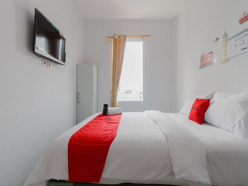 RedDoorz Plus near Taman Rasuna Menteng, Jakarta, Indonesia