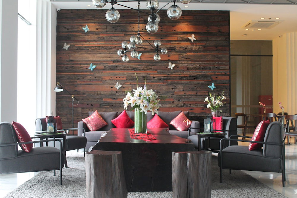 Delua Hotel, Индонезия