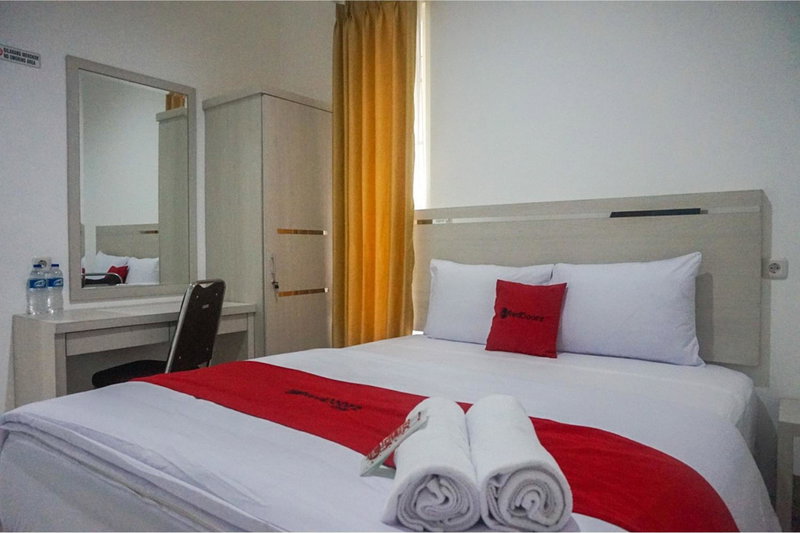 RedDoorz near Araya Family Club House, Malang, Indonesia