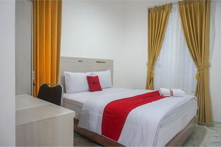 RedDoorz near Araya Family Club House, Malang, Indonesia