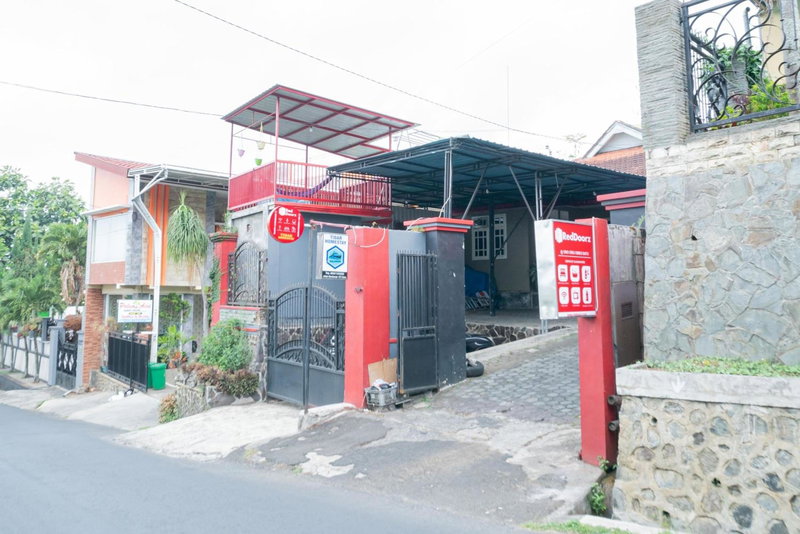 RedDoorz at Oro Oro Ombo Batu, Tlekung, Indonesia