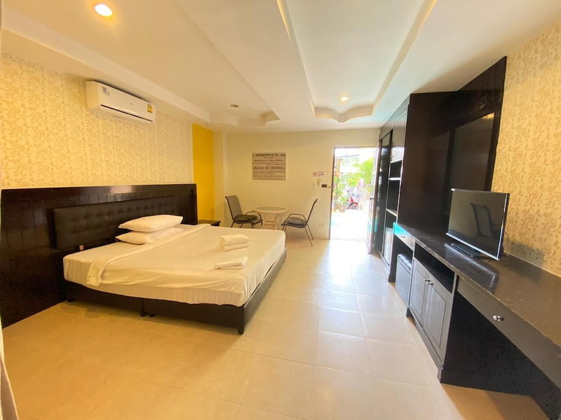 Hill Side Hotel, Patong, Thailand