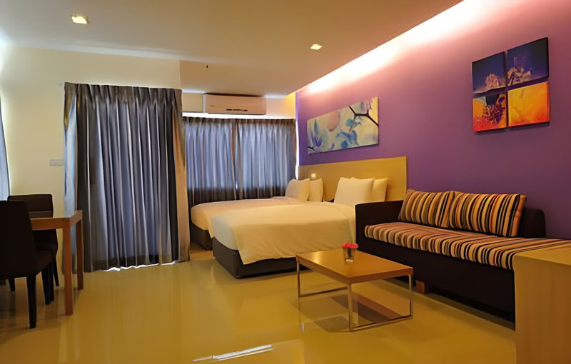R-Con at Siam Hotel, Bataypora, Thailand