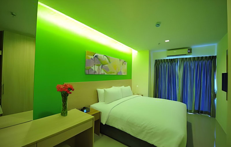 R-Con at Siam Hotel, Bataypora, Thailand