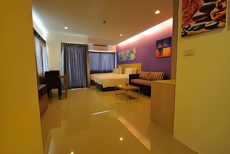 R-Con at Siam Hotel, Bataypora, Thailand