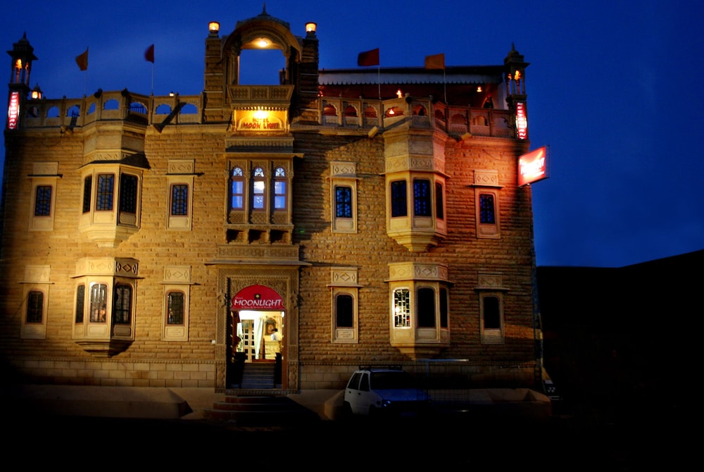 Hotel Moonlight, India