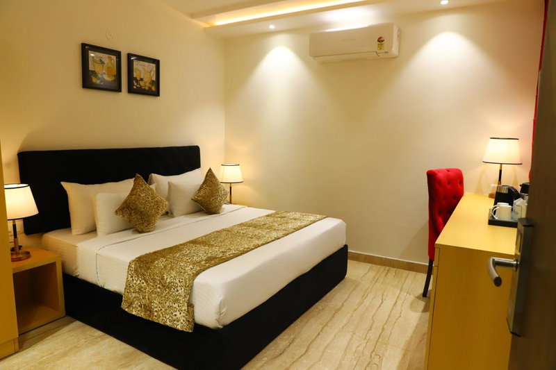 Hotel Malbork Inn Rajouri Garden Delhi - Couple Friendly Local IDs Accepted, New Delhi, India