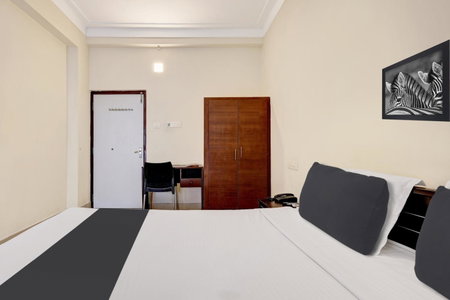 Super OYO Collection O jagadamba Junction near Beach Road, Visakhapatnam, India
