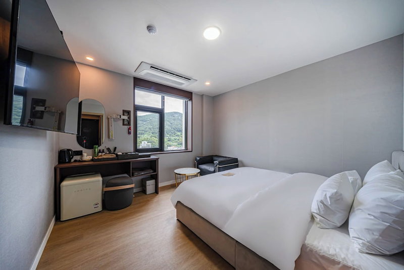 Geoje-Si Hound Hotel Jangseungpo, Geoje, South Korea
