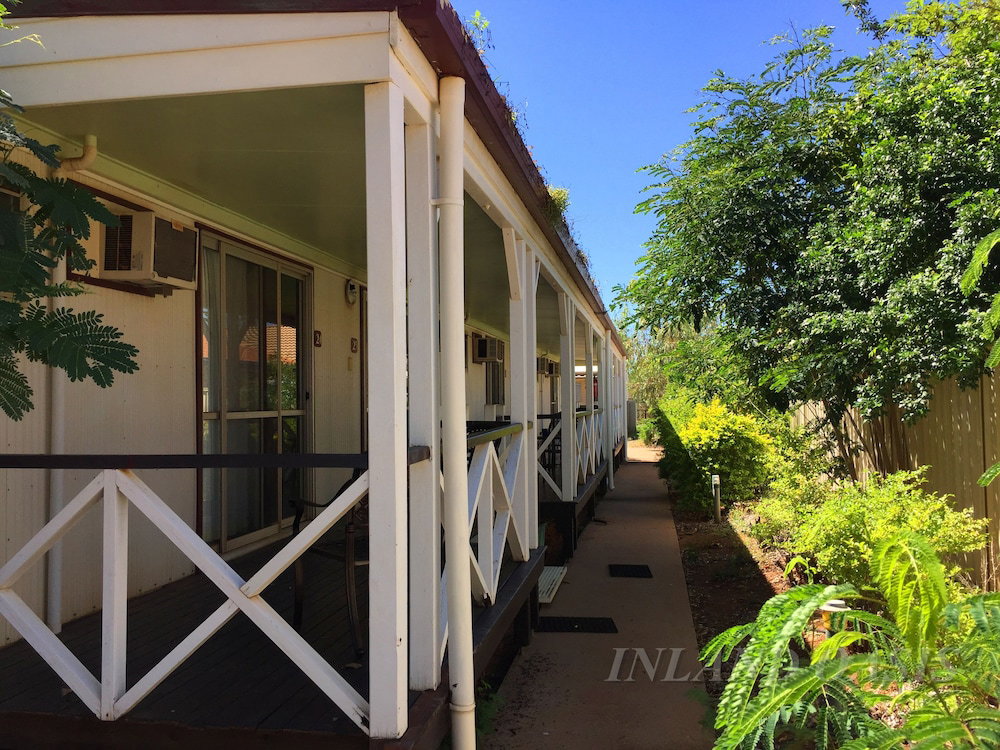 Hotel · Inland Oasis Motel, Soldiers Hill