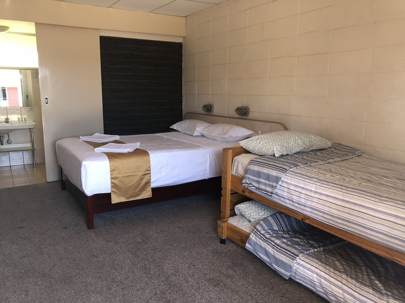Inland Oasis Motel, Soldiers Hill, Australia