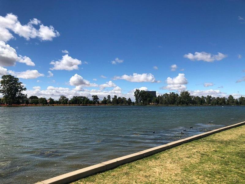 Lovely 2 BR Spa apartment, Opposite Shepp Lake, Shepparton, Australia