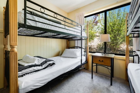 Dromaius 5 - 3BR Townhouse l Lake Views l Spa Bath l WiFi l BBQ, Jindabyne, Australia