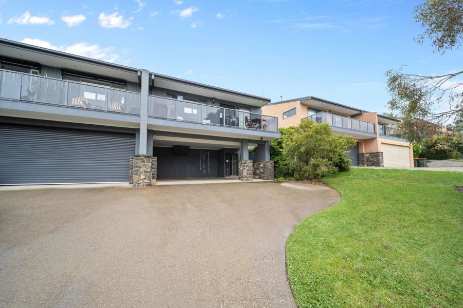 Acacia 2 - Modern 3BR Townhouse l Bath l WiFi l BBQ l Foxtel, Jindabyne, Australia