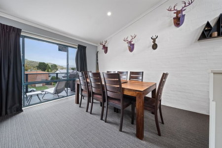 Acacia 2 - Modern 3BR Townhouse l Bath l WiFi l BBQ l Foxtel, Jindabyne, Australia