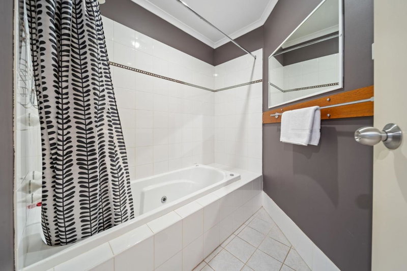 Acacia 2 - Modern 3BR Townhouse l Bath l WiFi l BBQ l Foxtel, Jindabyne, Australia