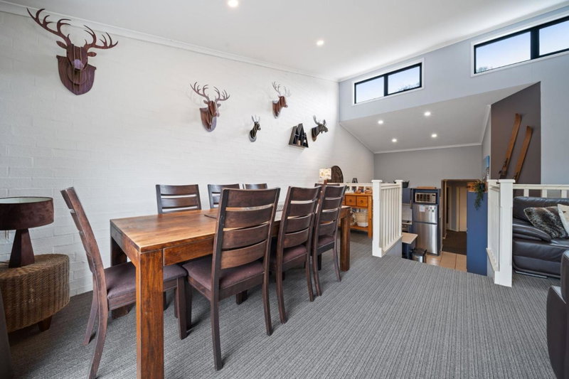 Acacia 2 - Modern 3BR Townhouse l Bath l WiFi l BBQ l Foxtel, Jindabyne, Australia