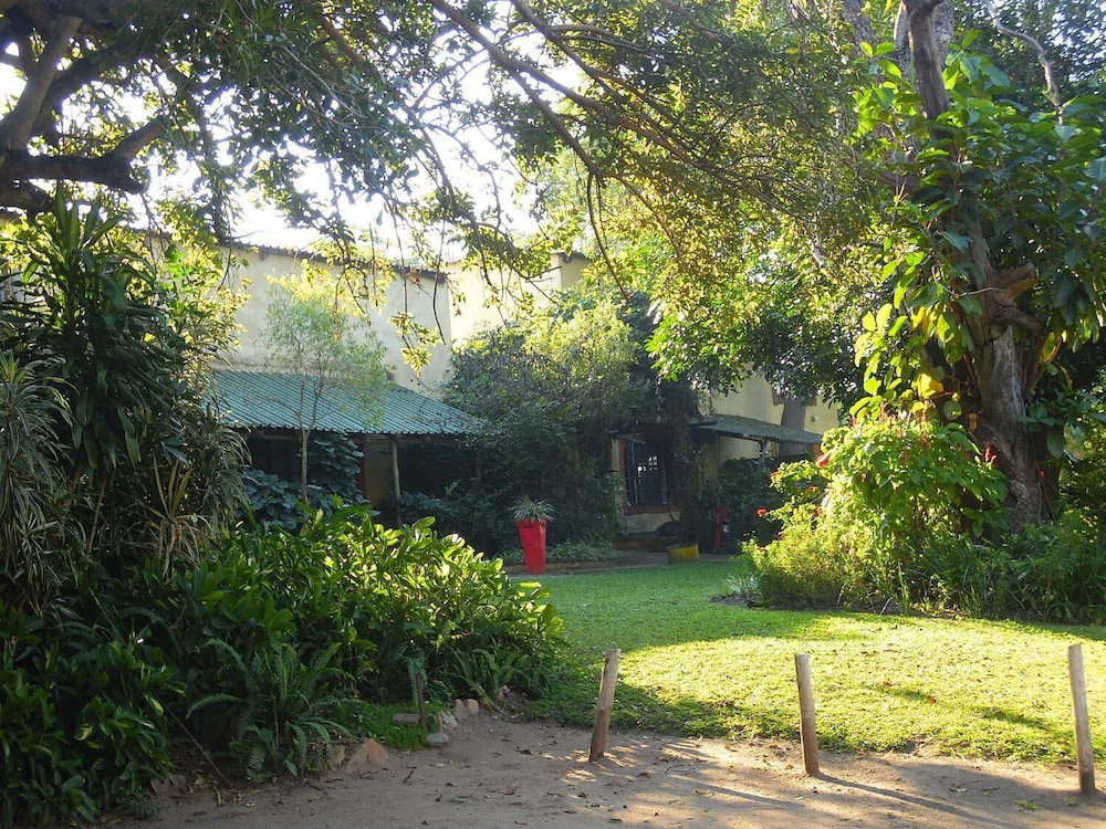 Hotel · Hazyview Country Cottages, Mbombela